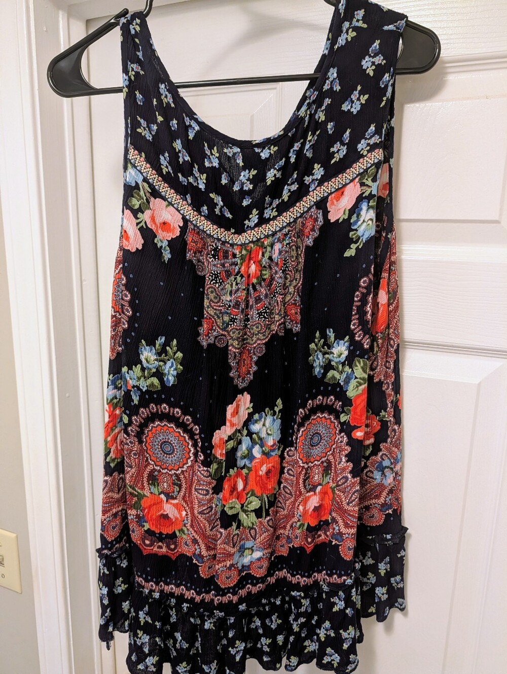 Bila Floral Boho Sleeveless Black Shift top with Red & Blue Blooms XXL